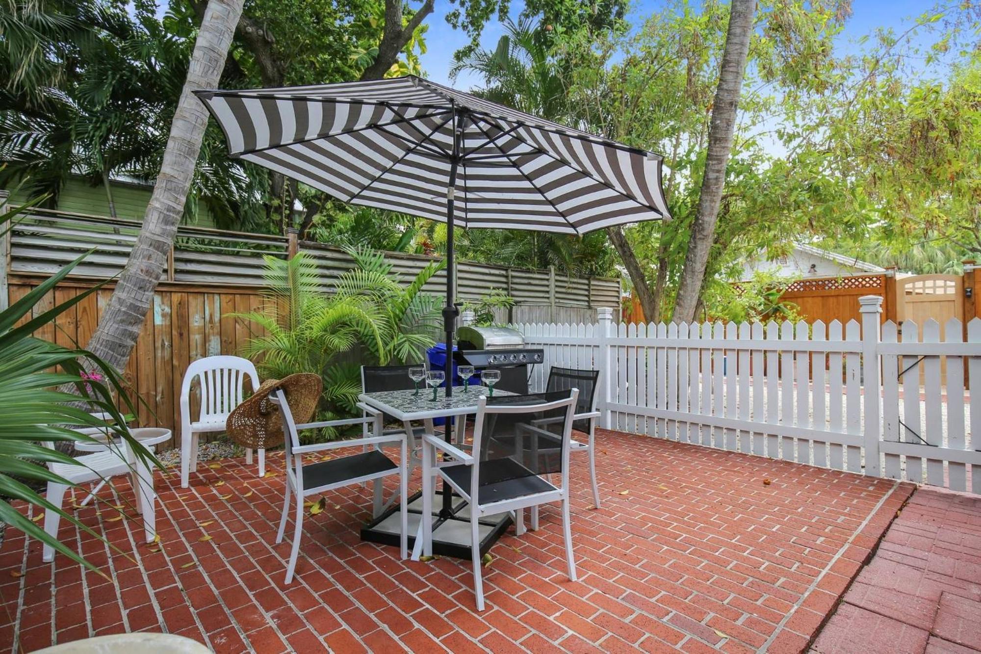 Land Of Love By Avantstay Pets Allowed Shared Pool Great Location Month Long Stays Only Key West Exterior photo